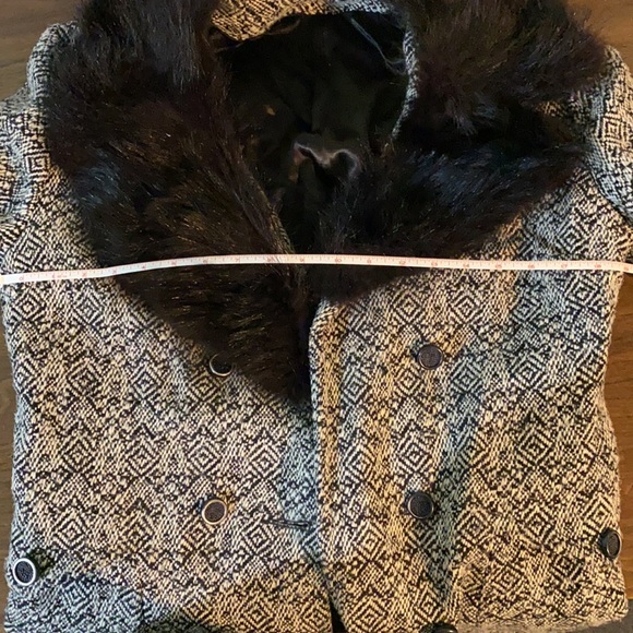 LUXURIOUS WOOL & FAUX FUR JACKET - Picture 8 of 9